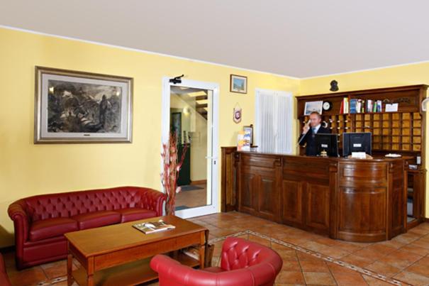 Hotel Gabarda Карпи Экстерьер фото