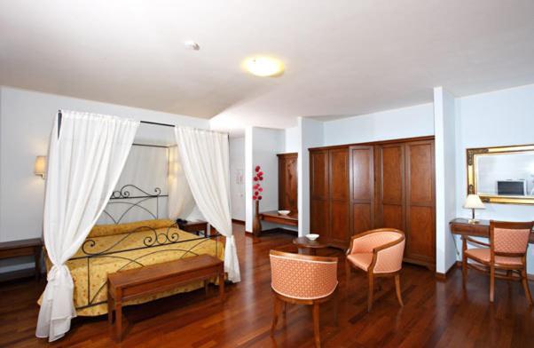 Hotel Gabarda Карпи Экстерьер фото