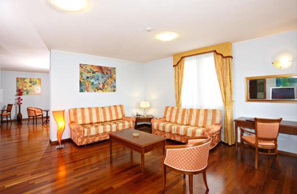Hotel Gabarda Карпи Экстерьер фото