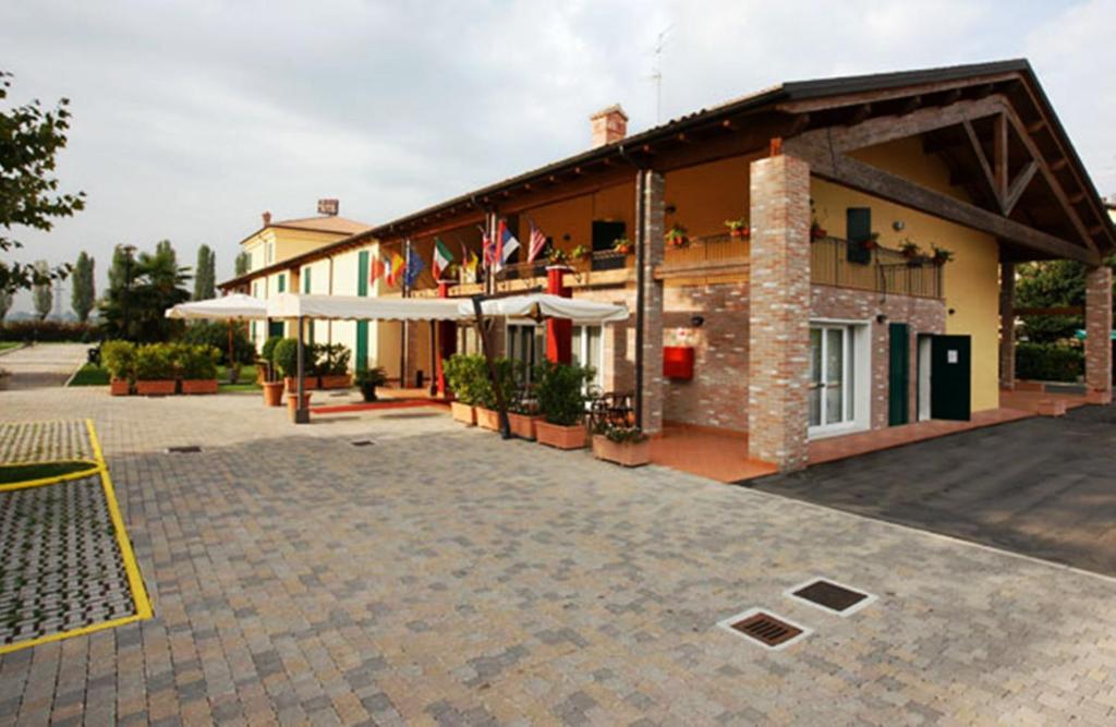 Hotel Gabarda Карпи Экстерьер фото